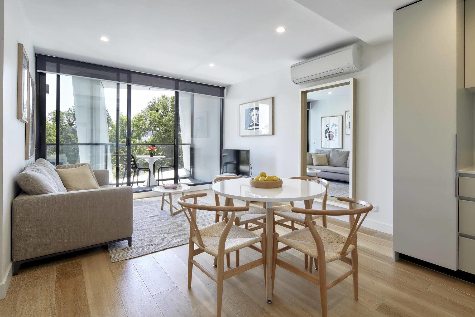 381 Cremorne Aparthotel Melbourne Bagian luar foto A staged apartment